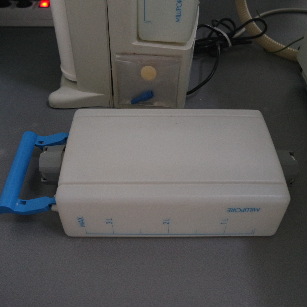 used-ultrapure-water-purification-system-millipore-simplicity-185-s-a-le