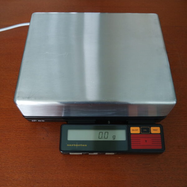Used digital washdown scale, Sartorius IP 65 laboratory top weigher