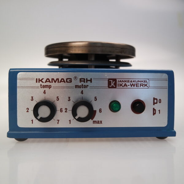 Tweedehands IKA IKAMAG RH, magneetroerder met verwarmingsplaat. Geintegreerde temperatuur controle. Roersnelheid tot 2000 RPM. In goede staat. €80