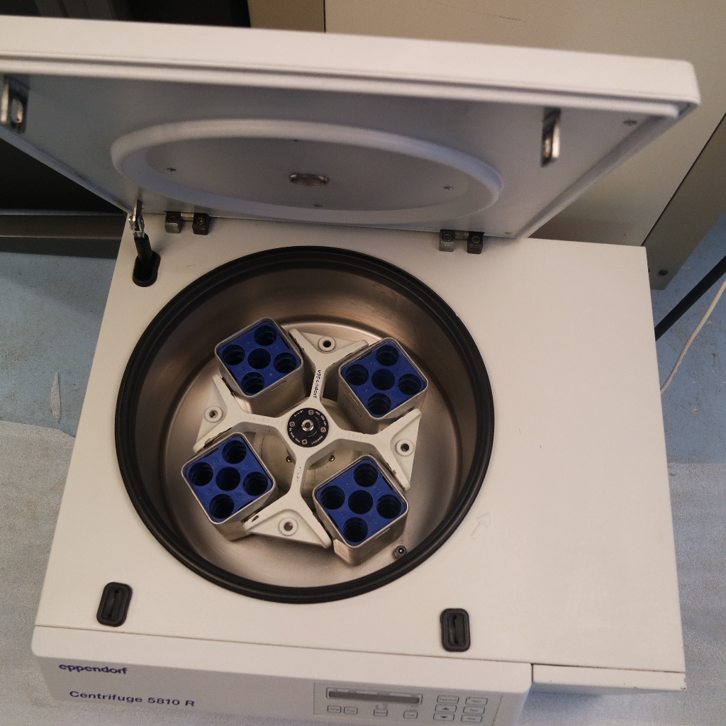 Used refrigerated centrifuge, Eppendorf 5810R - S-A-LE