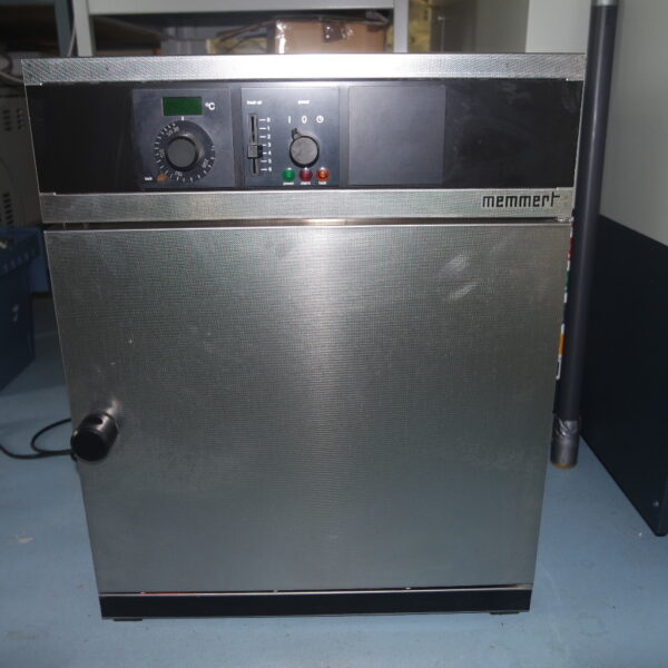 Used Memmert UM 400 oven