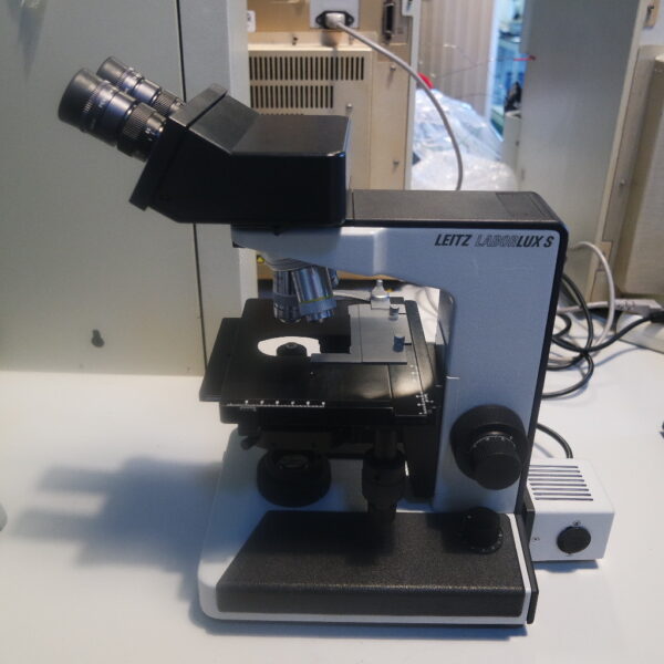 1111- Used Leitz laborlux s binocular microscope