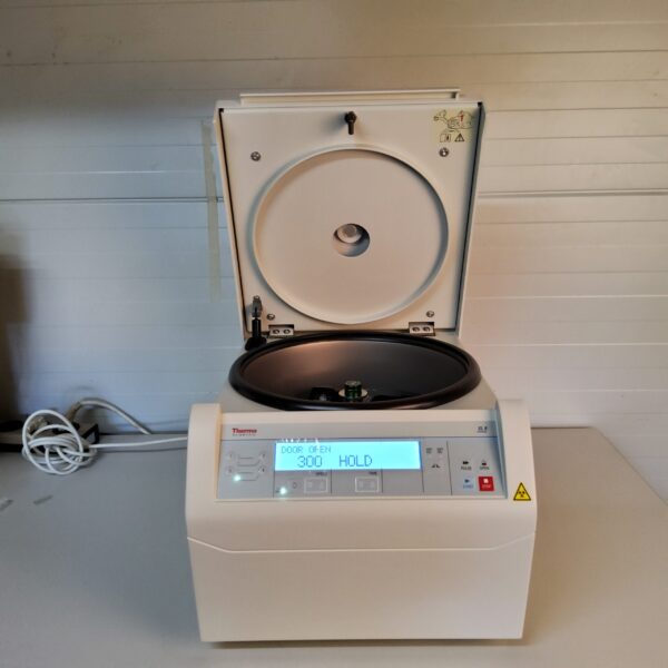 1263 - New Thermo Scientific Small Benchtop Centrifuge SL 8