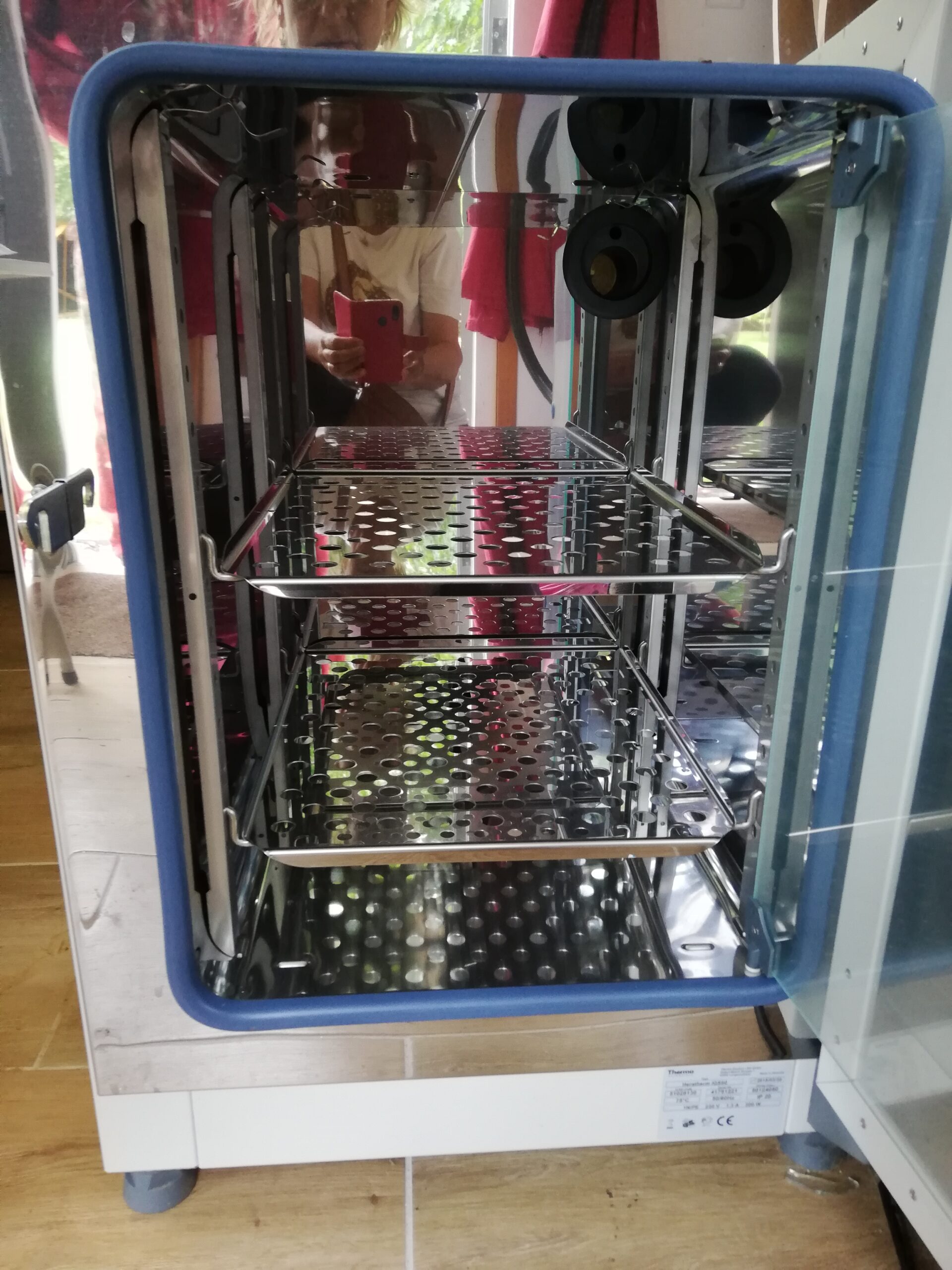 1298 Used Heratherm microbiological incubator SALE