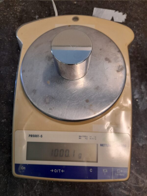 Calibration weight 1 kg (a)