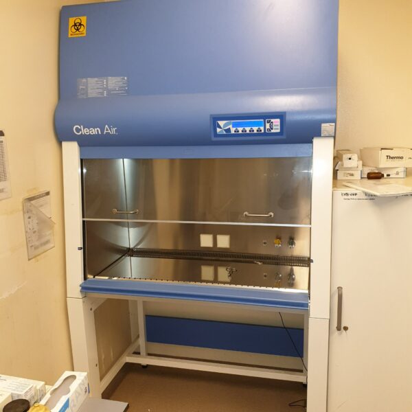 1377 - Used Clean Air Microbiological safety cabinet EF/S4