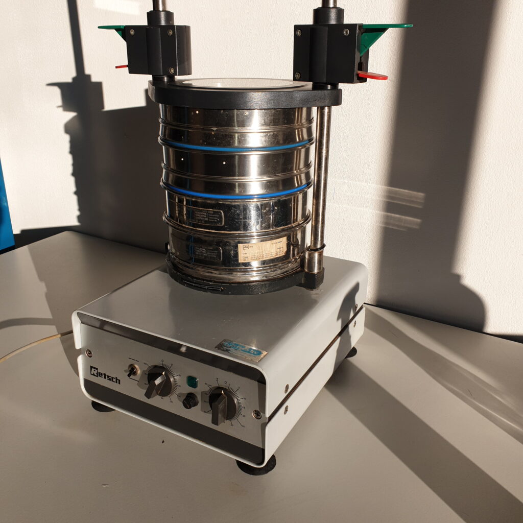 1394 Used Retsch vibratory sieve shaker type Vibro SALE