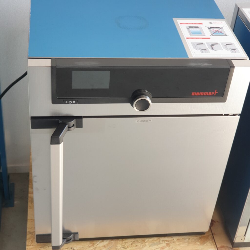1635 - New Memmert IN30 incubator - S-A-LE