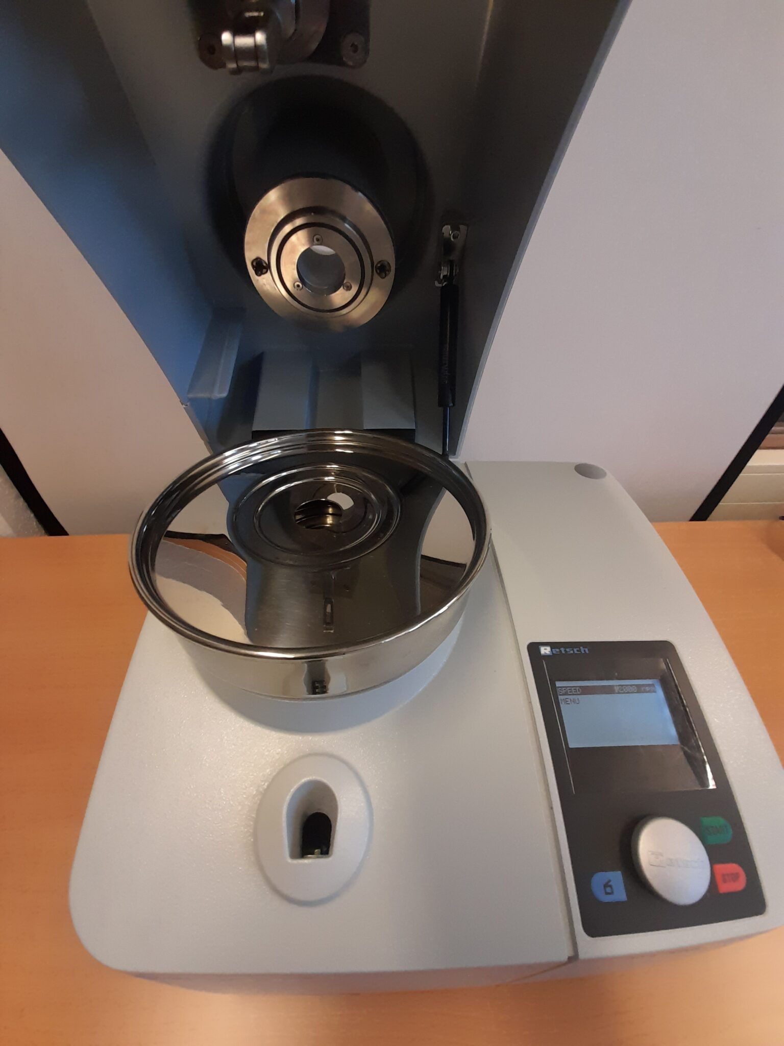 1720 As new Retsch ZM 200 ultra centrifugal mill SALE