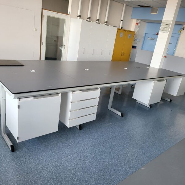 Used S+B island laboratory table (545 cm)