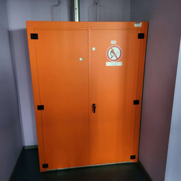 used-schramm-safety-cabinet-for-compressed-gas-cylinders