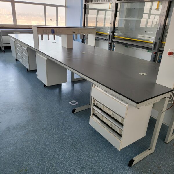 Used S+B island laboratory table (544 cm)