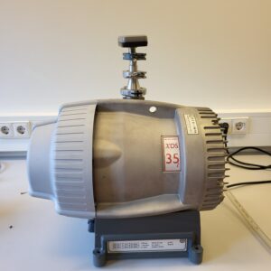 Te koop tweedehands Edwards XDS 35i dry scroll vacuümpomp. Getest en in goede staat. Nieuwprijs circa €10000, onze prijs €3000.