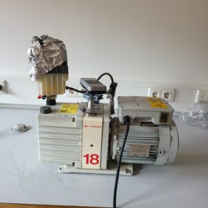 Te koop gereviseerde Edwards E1M18 roterende vacuümpomp. Volledig onderhouden en getest. Run capacitor, seals, olie, etc. vervangen. Prijs €1500