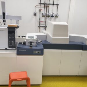 Deze tweedehands Waters Micromass Autospec Premier magnetische sector massaspectrometer uit 2015 is aangekocht in september 2024. In goede staat, €25000.