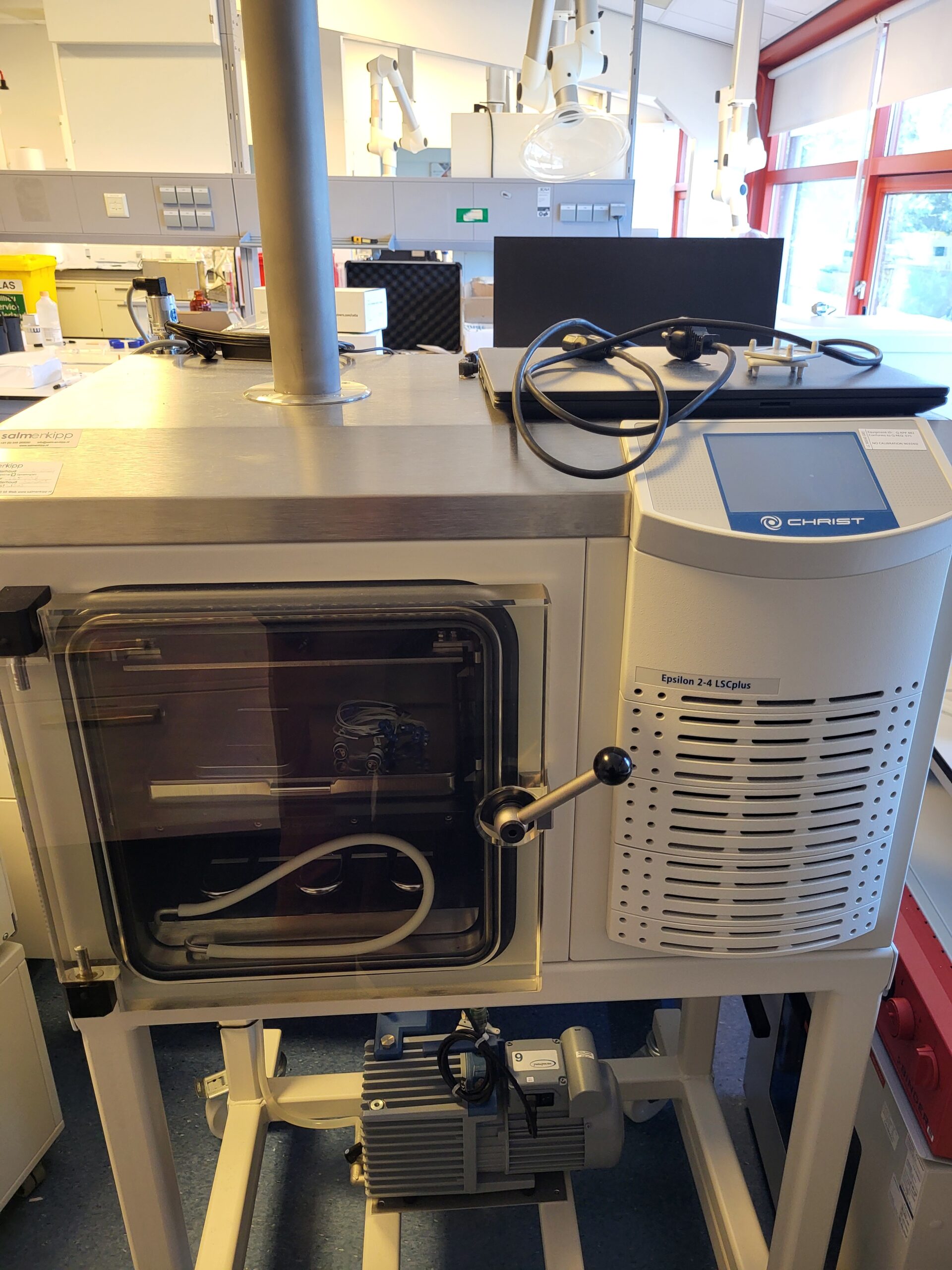 Used Christ Epsilon 2-4 LSC plus freeze dryer