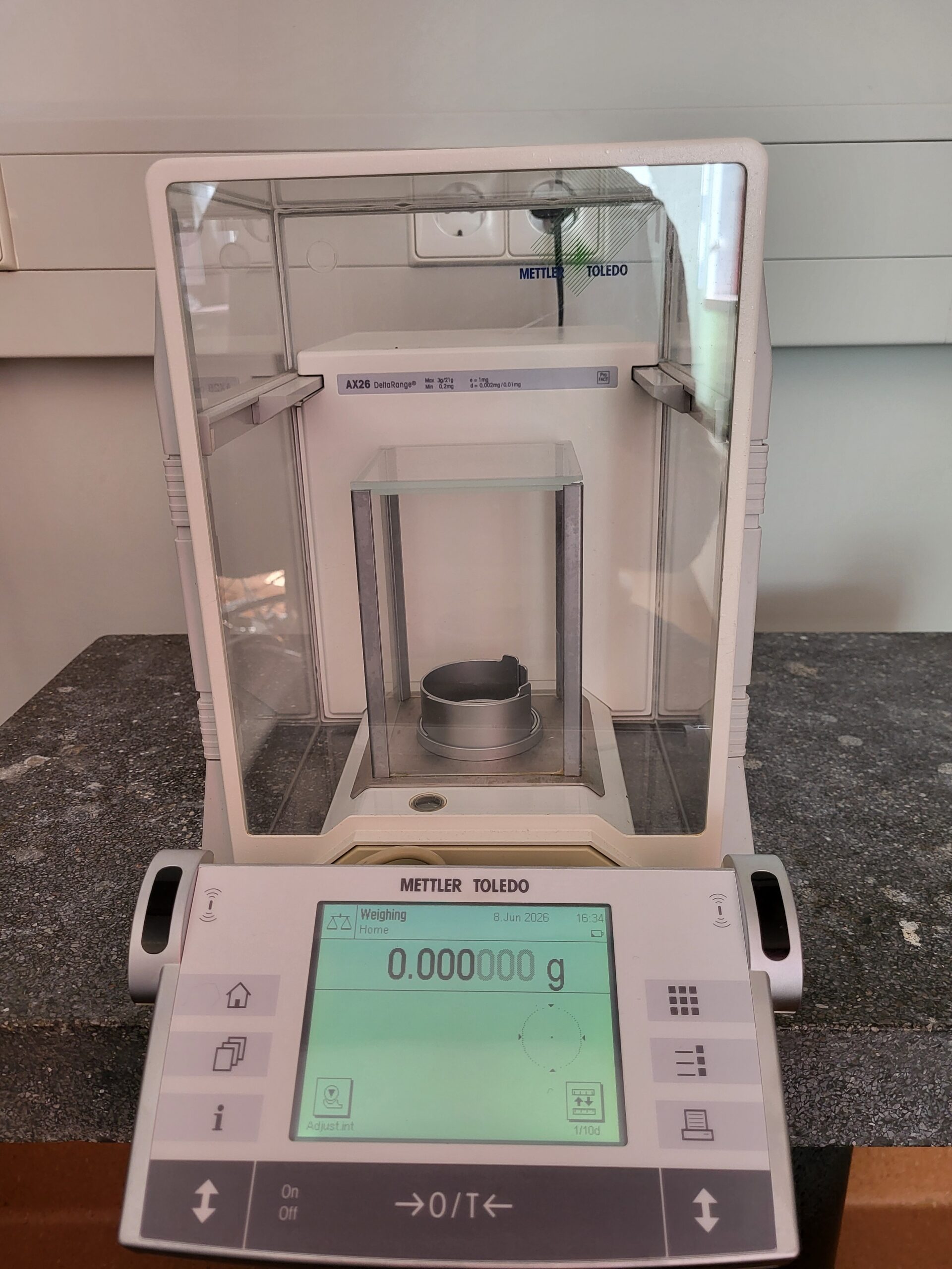 Used Mettler Toledo AX26 DeltaRange Microbalance