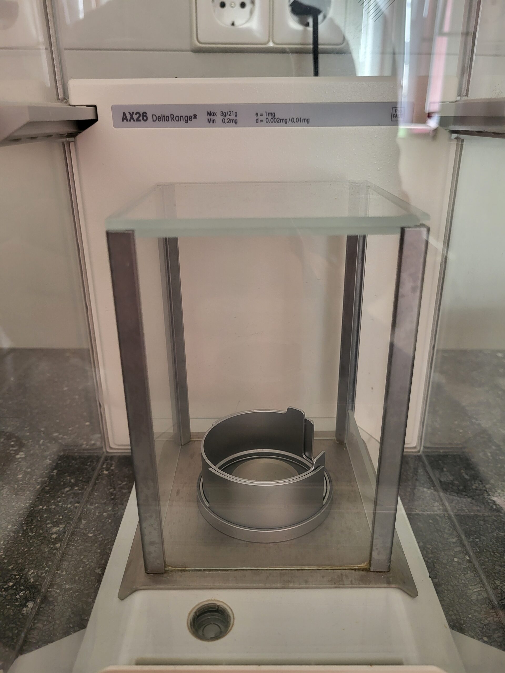 2519 - Used Mettler Toledo AX26 DeltaRange Microbalance - Image 2