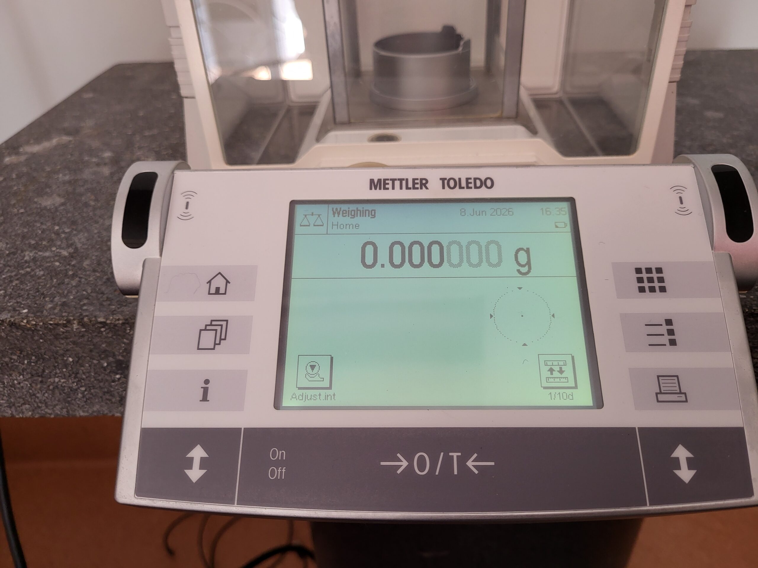 2519 - Used Mettler Toledo AX26 DeltaRange Microbalance - Image 3