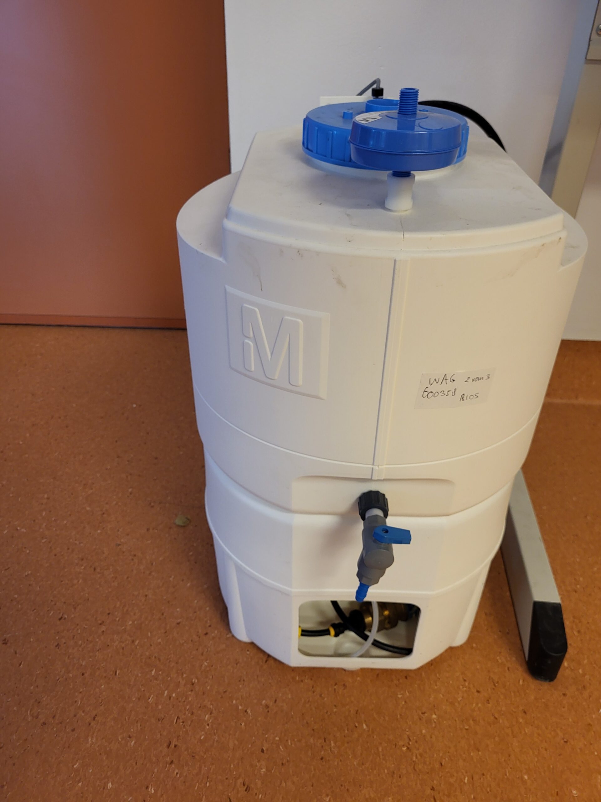 Tweedehands Millipore 30 Liter PE opslagvat
