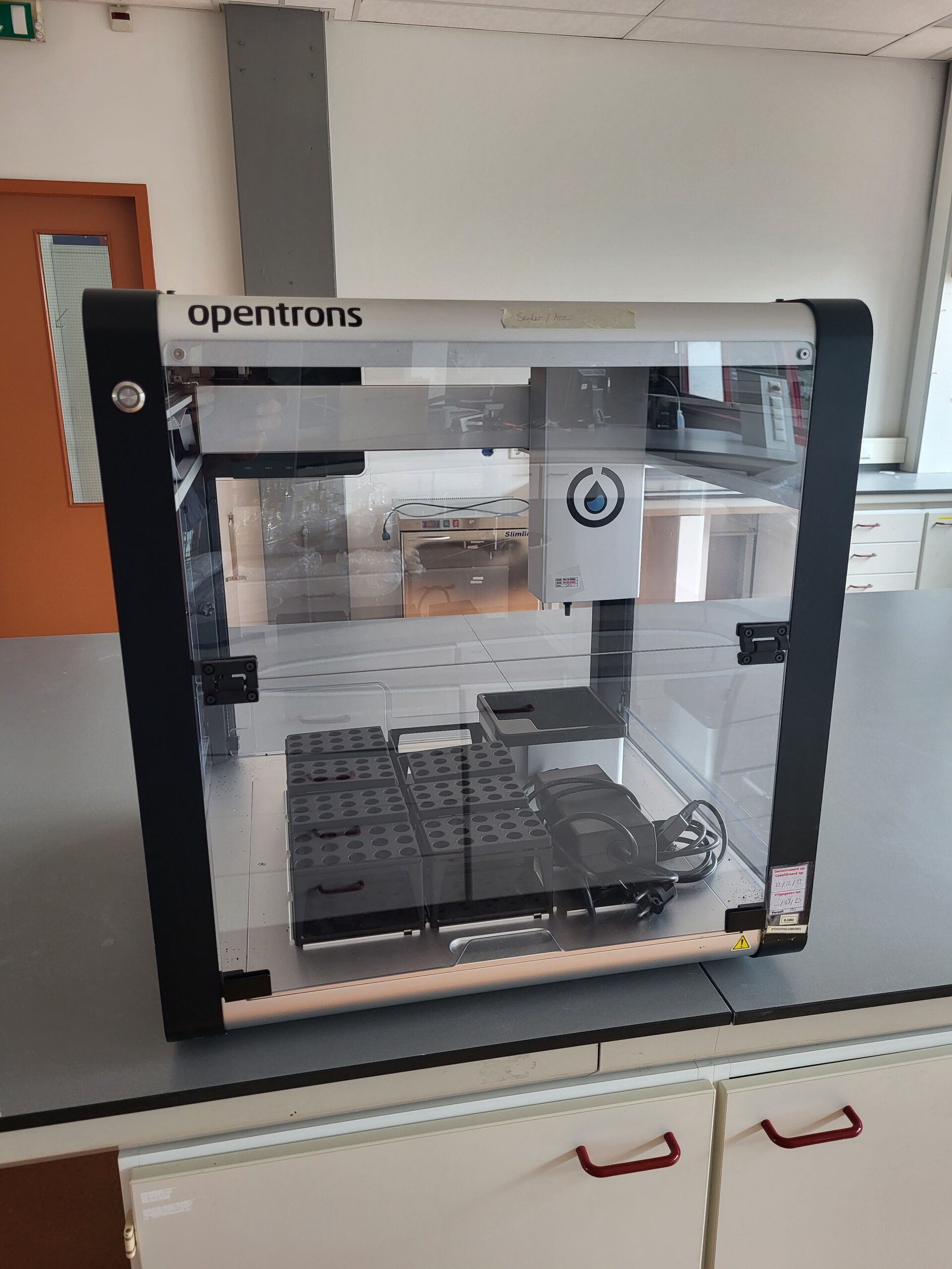 Tweedehands Opentrons OT-2 pipetteerrobot met pc en software - Afbeelding 2