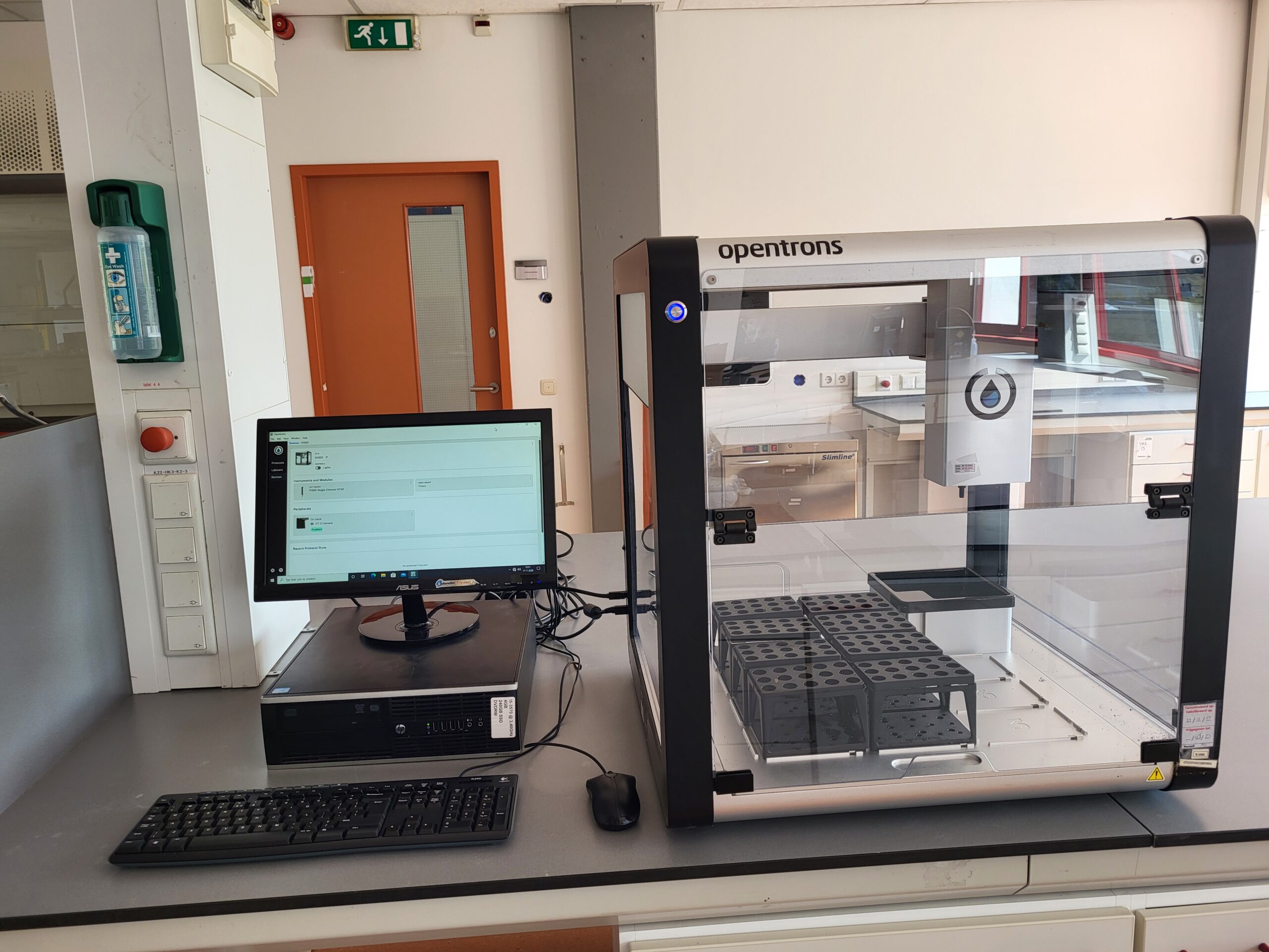 Tweedehands Opentrons OT-2 pipetteerrobot met pc en software