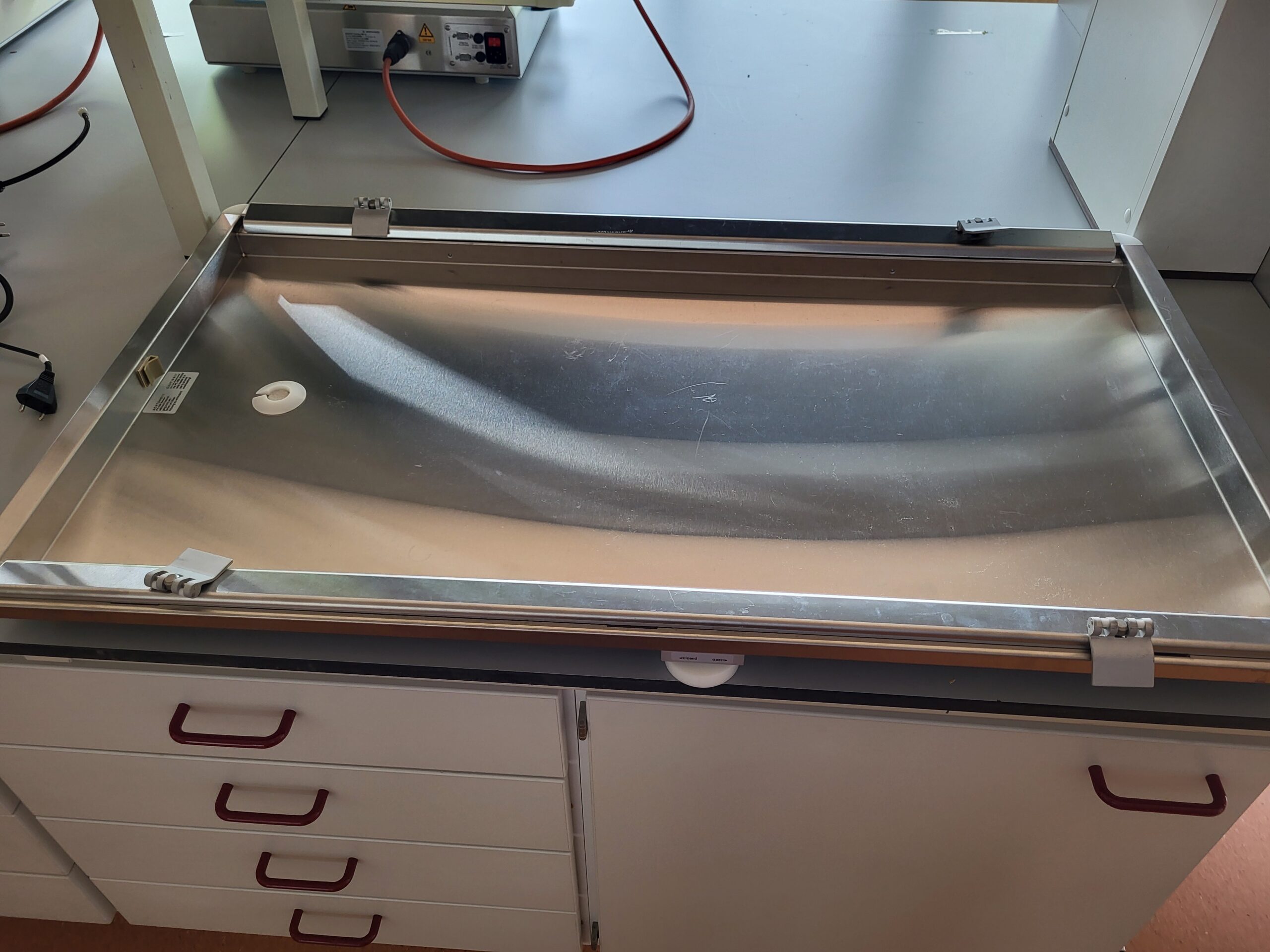 Tweedehands Sartorius Stedim Bag Holder 50 roestvrijstalen tray voor BIOSTAT RM 50 en CultiBag RM / Flexsafe RM 50 L rocking-bioreactorzakken. Prijs €300.