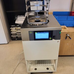 Used BUCHI Lyovapor L-200 Pro freeze dryer our of 2024 with drying chamber, shelves, Pfeiffer DUO 6 M pump and mobile trolley. As new state.