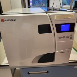 For sale used 23 liter autoclave steam sterilizer, B-Autoclaaf LFSS23AA, from 2021, 230 V, with sterilization temperatures up to 137°C.
