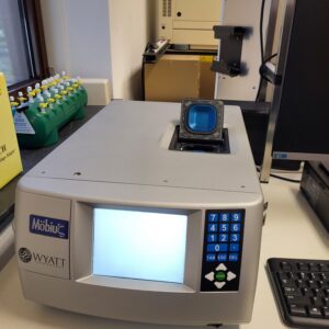 Used Wyatt Möbius DLS and zeta potential analyzer with PC, DYNAMICS 8.1 software and original Wyatt measurement accessories.